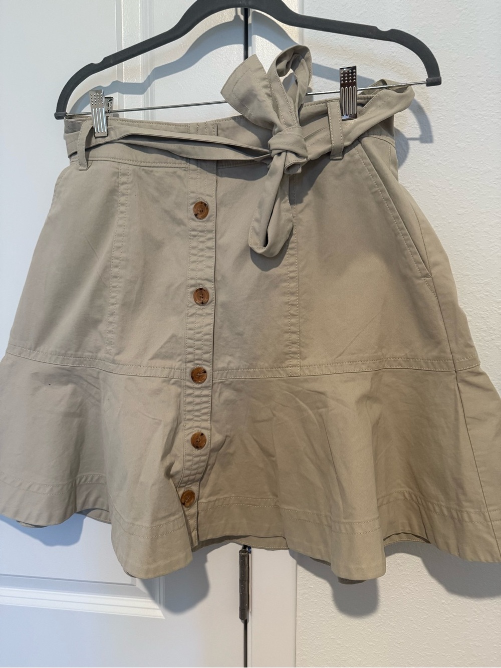 Banana Republic Beige Tie-Waist Button Front Skater Skirt